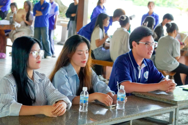 Hội thi Cắm Hoa “Sắc Việt tôn vinh” của Đoàn Hội Khoa Kế toán - Tài chính