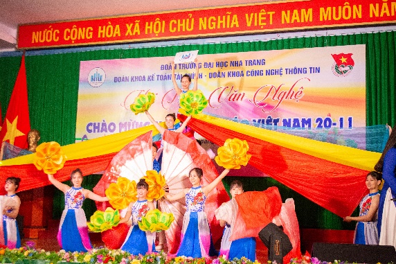 Đêm hội “GALA CHUNG KẾT HỘI THI VĂN NGHỆ TRI ÂN THẦY CÔ 20/11”